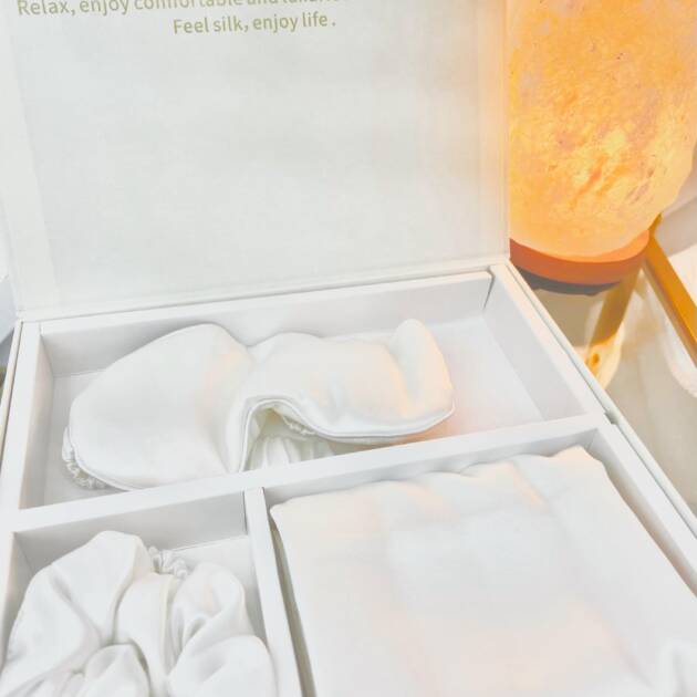 NIAN Silk Pillowcase
